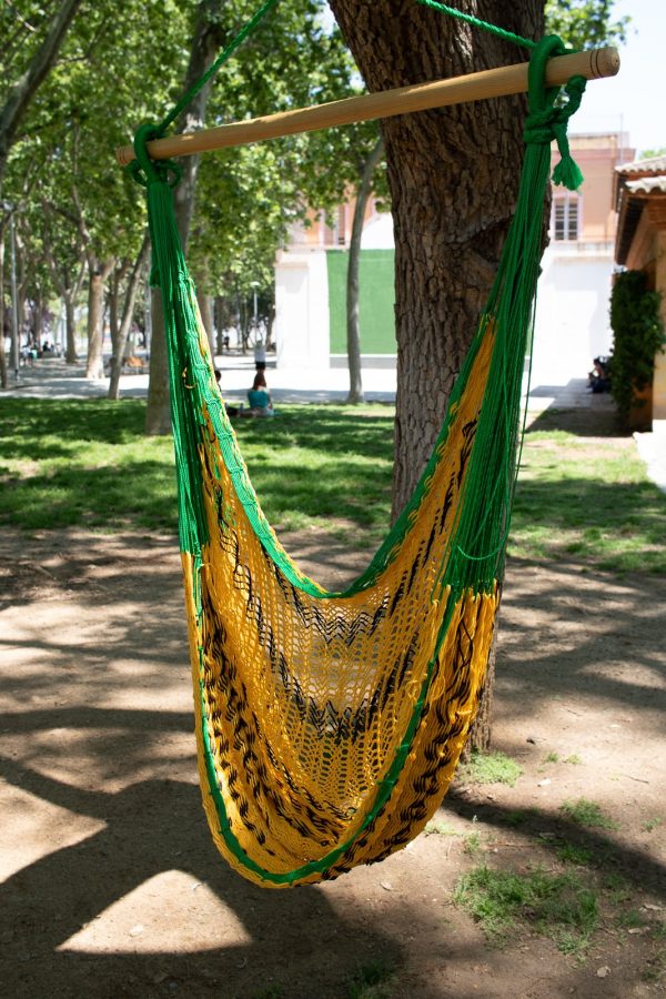 Hamaca columpio en parque de Barcelona