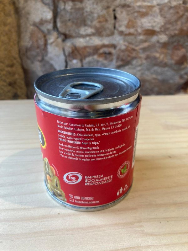 Chiles jalapeños en tienda mexicana en Barcelona