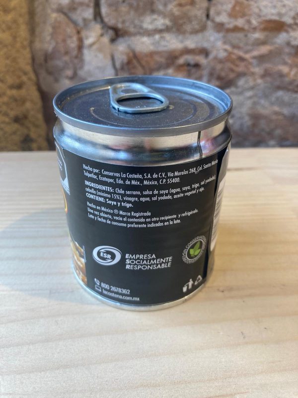 Lata de chiles picantes en conserva