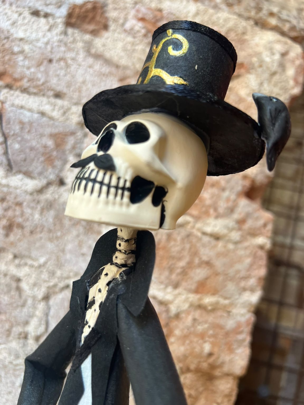 Catrín con sombrero en tienda en España