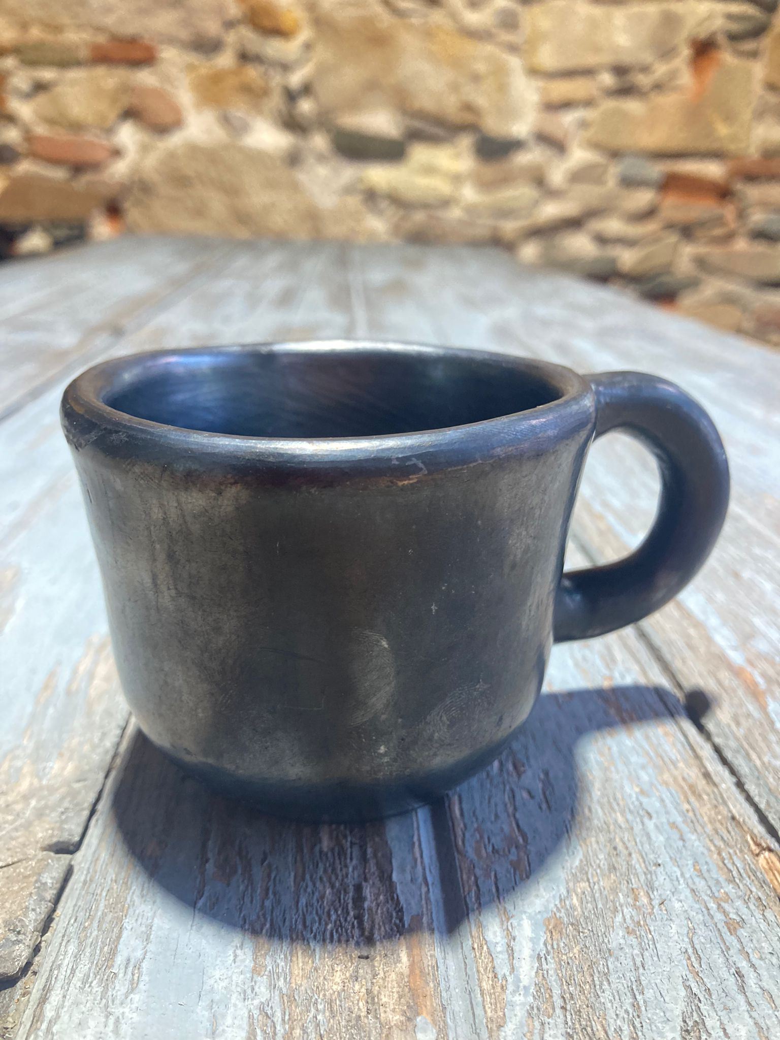 Taza de café con leche artesanal, vajilla mexicana