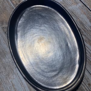 Plato ovalado de barro negro