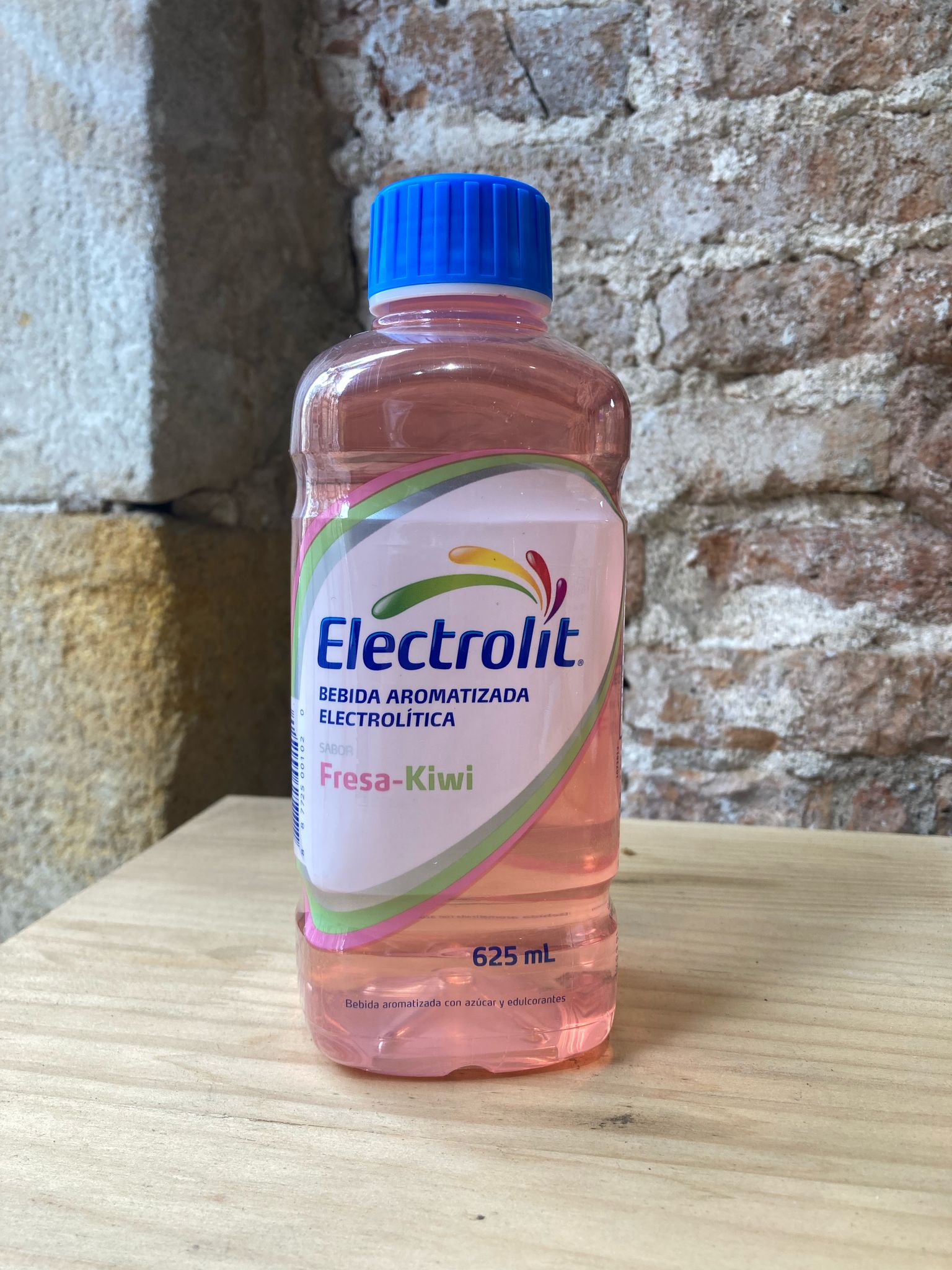 Botella de Electrolit de fresa y kiwi