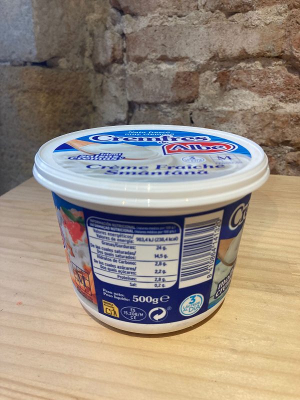 Crema agria en tienda en Barcelona