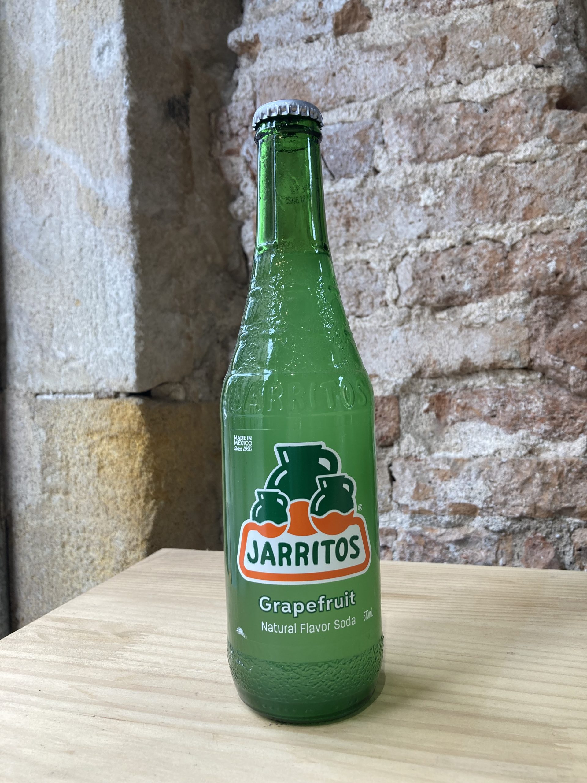 Botella de refresco mexicano sabor a Pomelo