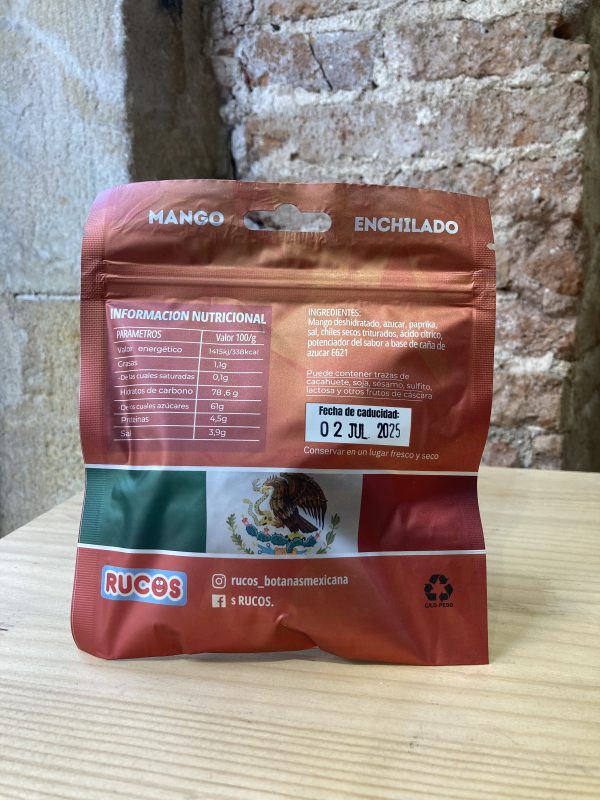 Paquete de mango enchilado en tienda en Barcelona