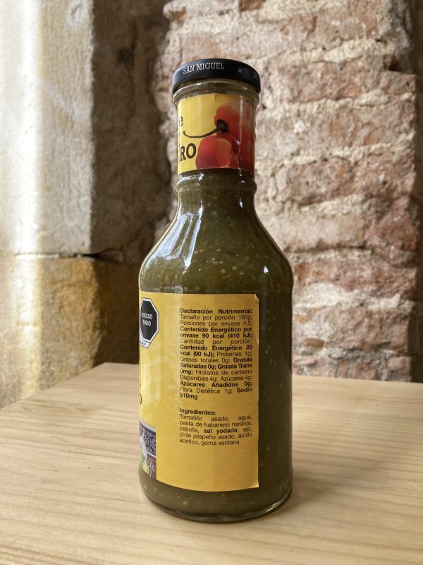 Salsa de tomatillo mexicano con chile