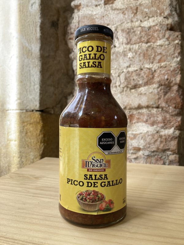 Salsa mexicana de pico de gallo en envase grande de vidiro