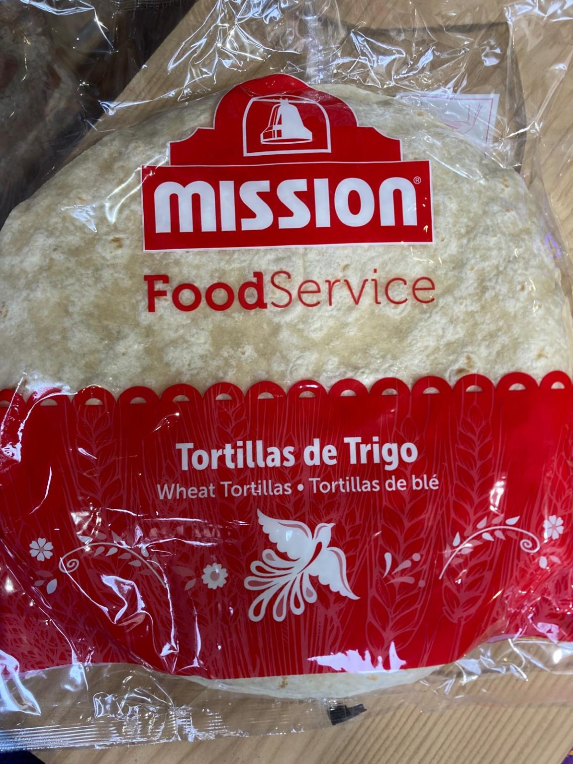 Tortillas de trigo grandes en tienda en Barcelona