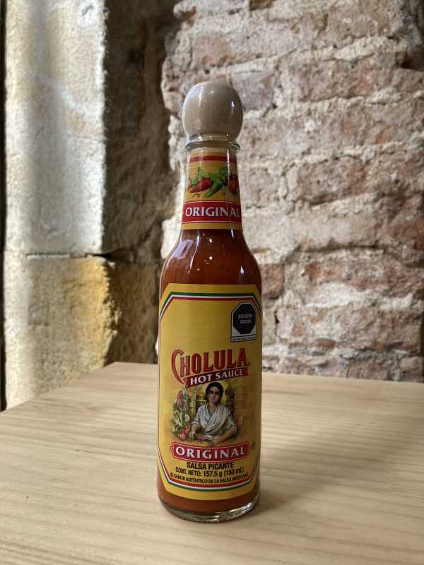 Salsa cholula tradicional en tienda mexicana en Barcelona