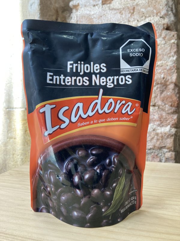 Frijole negros enteros marca Isadora en tienda en Barcelona
