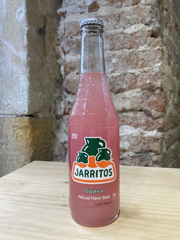 Refresco mexicano de Guayaba en tienda en Barcelona