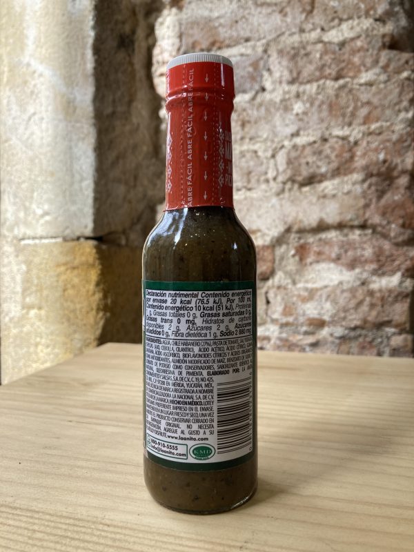 Salsa de habanero muy picante en tienda en España