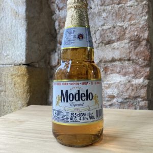 Botella de cerveza mexicana Modelo ideal para micheladas