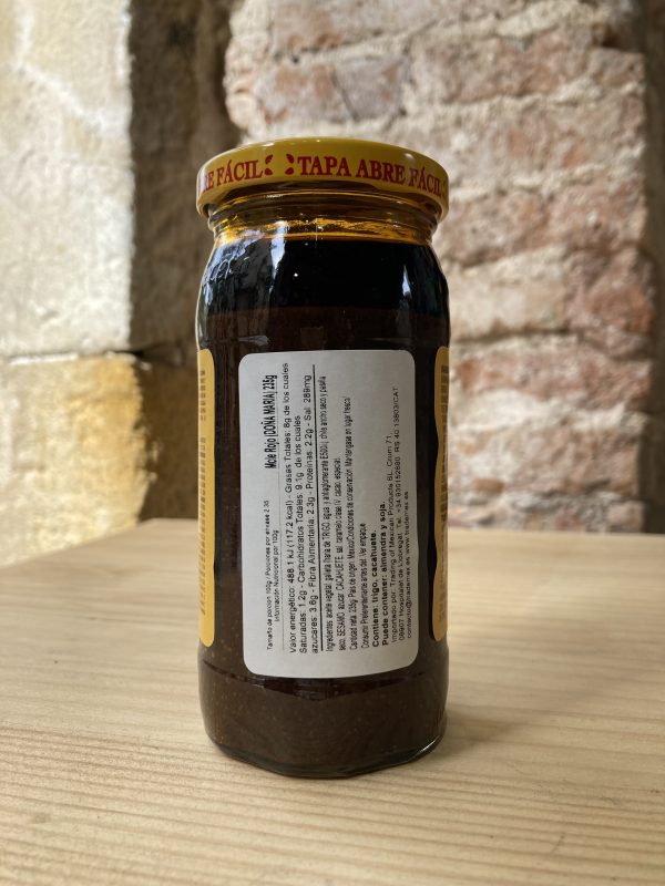 Mole mexicano en tienda en Barcelona