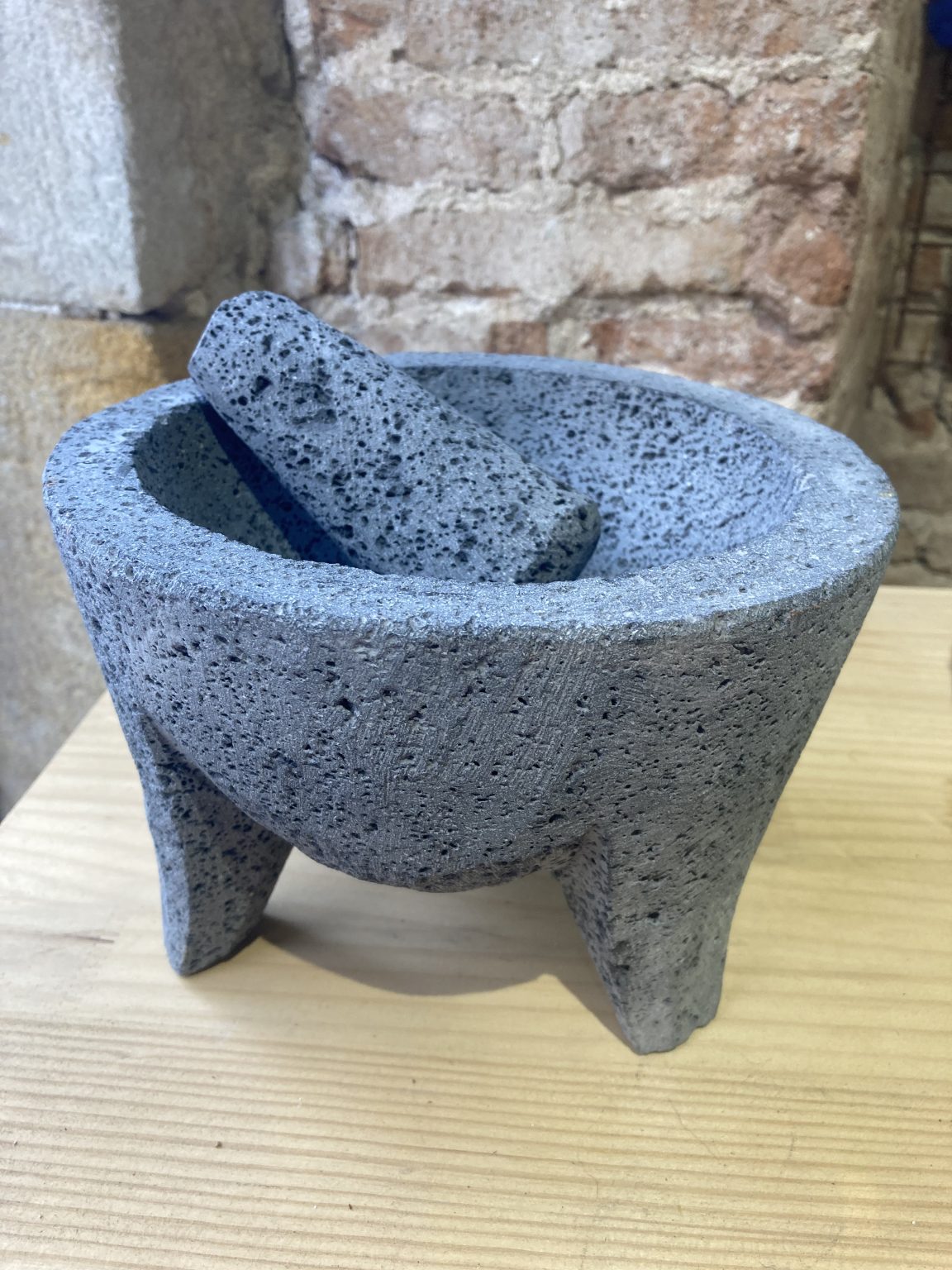 Molcajete en tienda mexicana de Barcelona