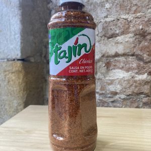 Tajín clásico mexicano en tienda en Barcelona