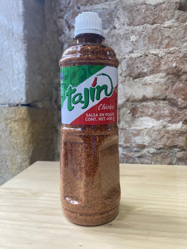 Tajín clásico mexicano en tienda en Barcelona