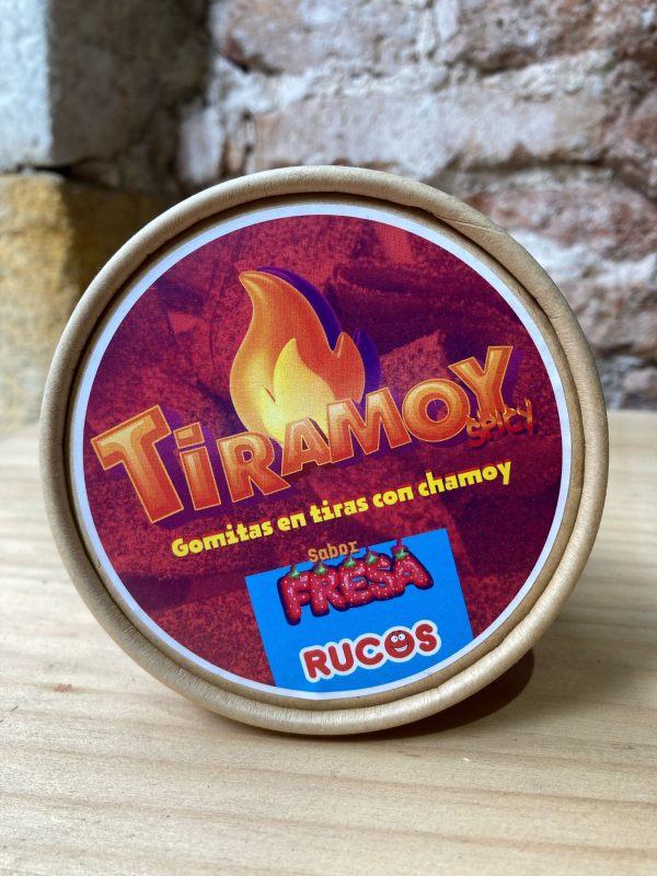 Bote de gomitas de fresa en tiras con chamoy