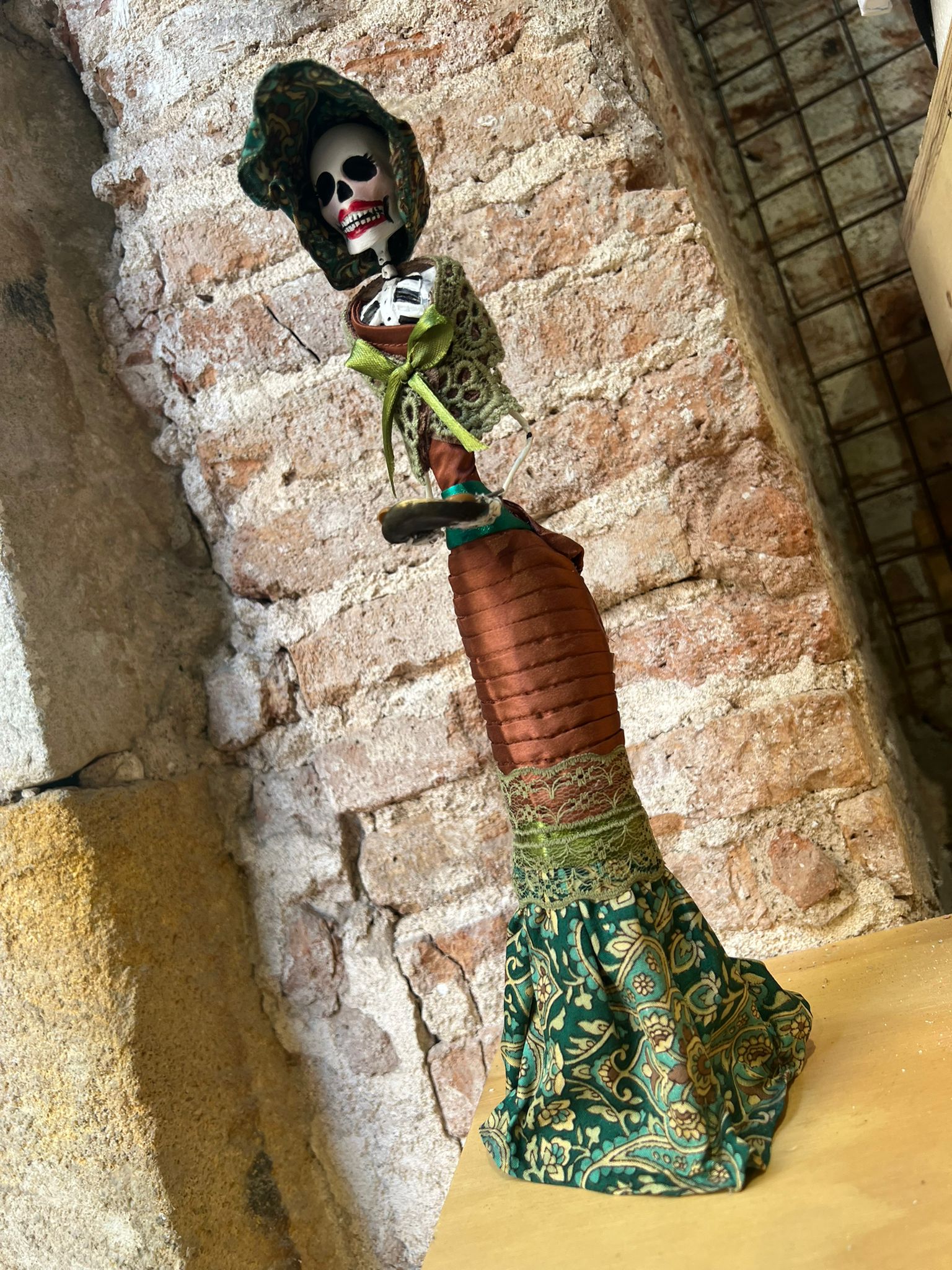 Hermosa catrina en tienda en Barcelona