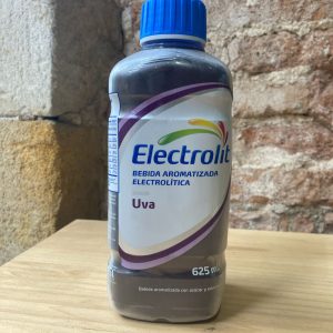 Botella de electrolit en tienda mexicana en Barcelona