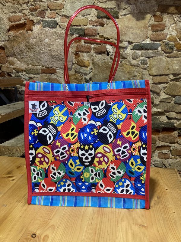 Bolsa con máscaras de lucha libre mexicana