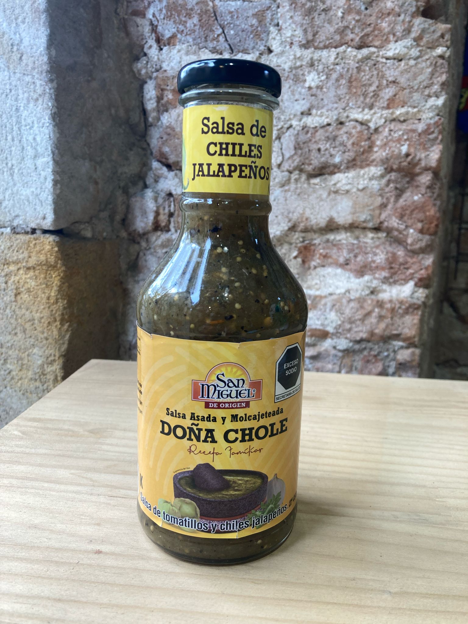 Salsa enchilada con jalapeños y tomatillo verde