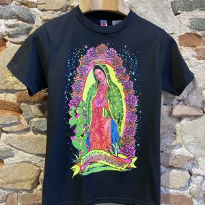 Camiseta de la Virgen de Guadalupe en tienda en Barcelona
