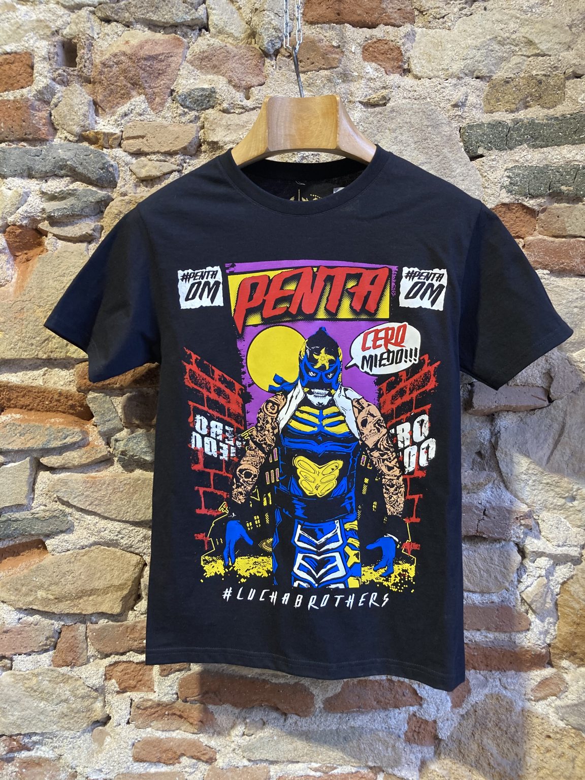 Camisetas auténticas de la Lucha Libre Mexicana en tienda en Barcelona