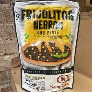 Frijoles negros refritos con Elote en tienda mexicana en Barcelona
