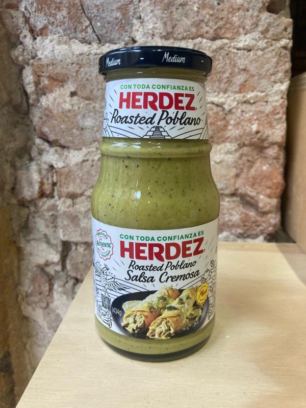 Salsa mexicana de Chile poblano en tienda en Barcelona