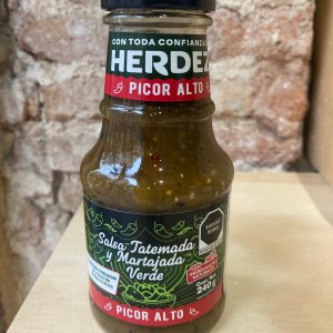 Salsa tatemada y martajada en tienda mexicana en Barcelona