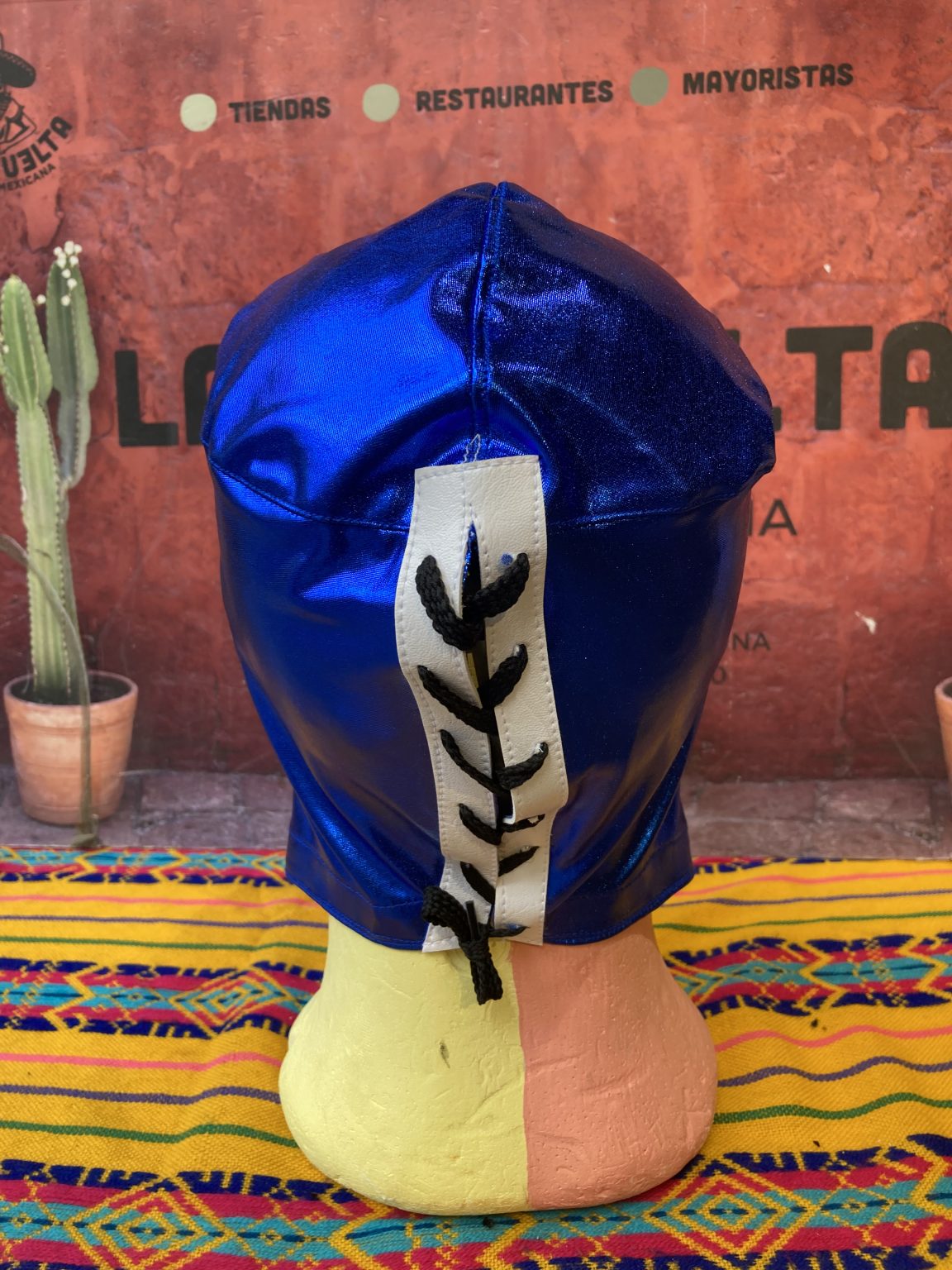 Máscara de lucha libre mexicana en tienda en España