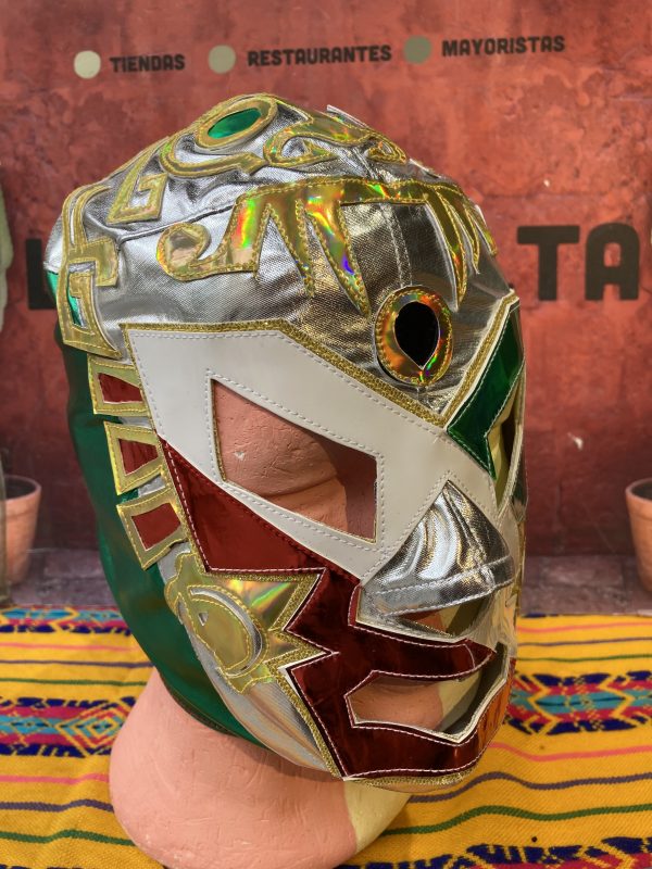 Máscara del legendario luchador Dr. Wagner tricolor en La Revuelta