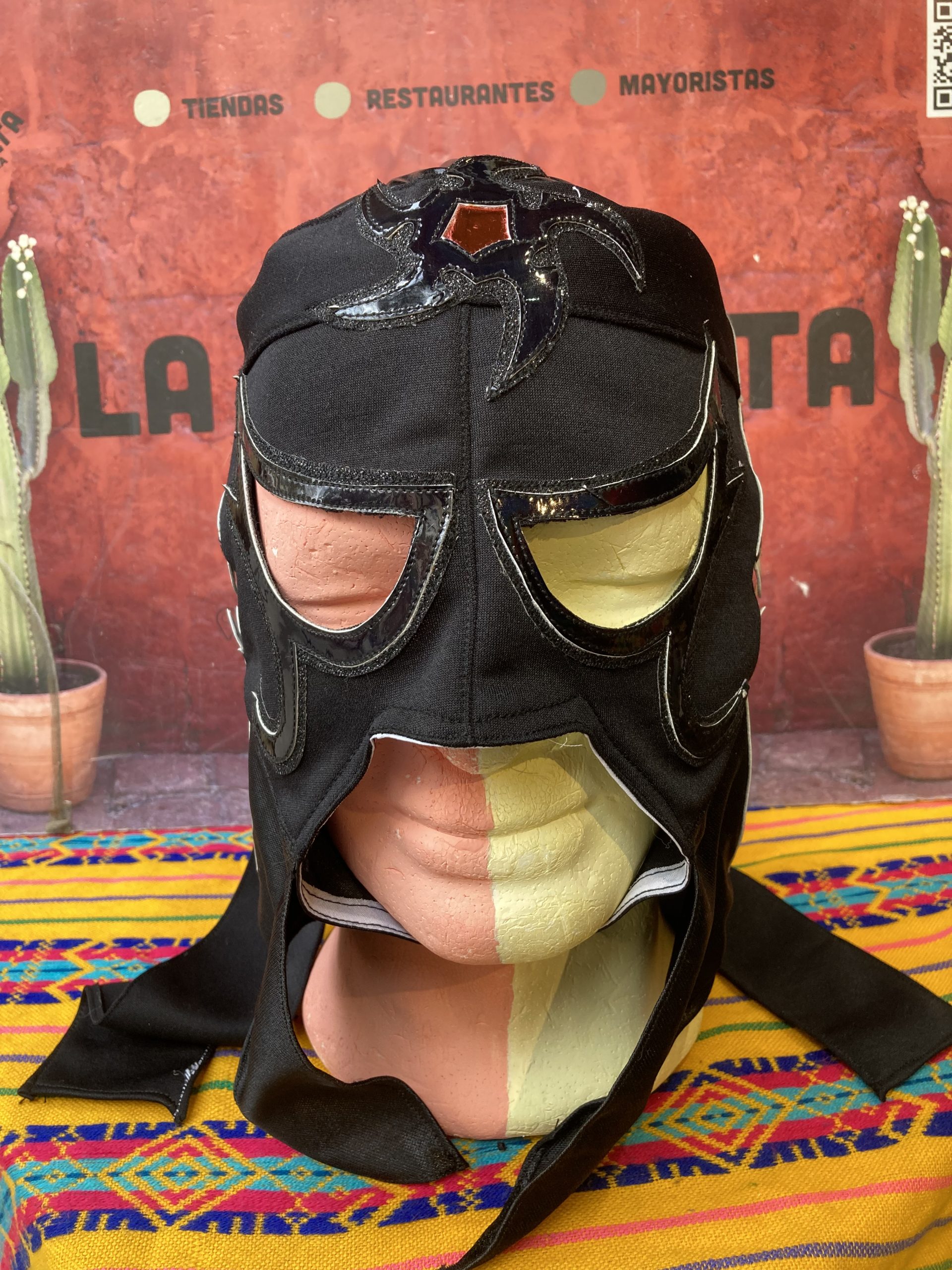 Espectacular máscara de lucha libre de Penta Zero