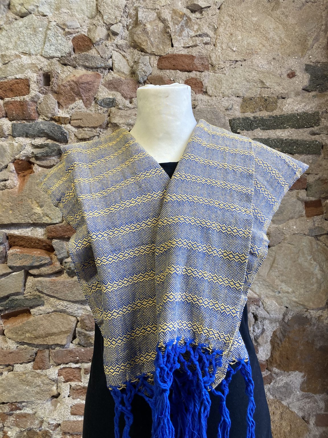 Rebozos en tienda mexicana en Barcelona