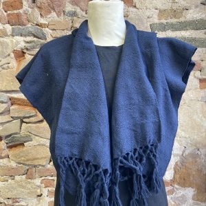 Elegante rebozo en tienda mexicana en Europa