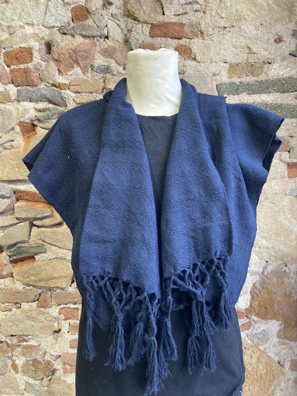 Elegante rebozo en tienda mexicana en Europa