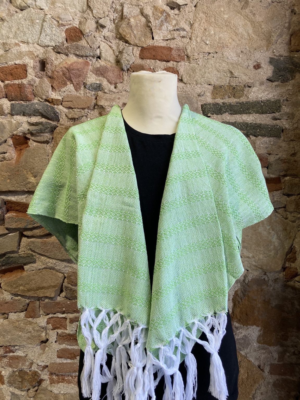 Auténtico rebozo mexicano en tienda en Barcelona