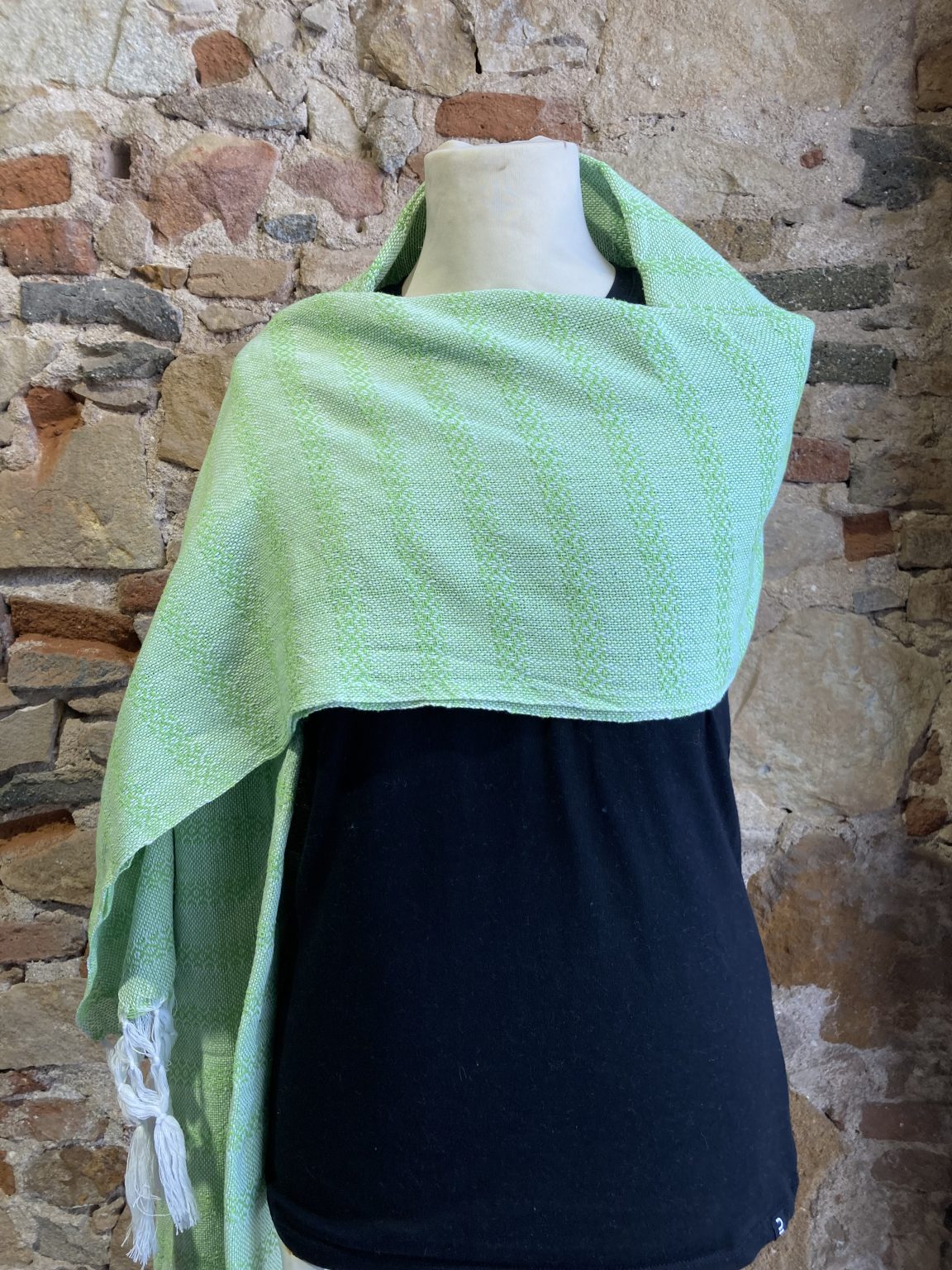 Ropa mexicana en tienda en Barcelona