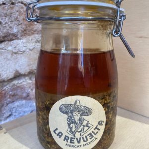 Salsa macha artesanal en tienda en Barcelona