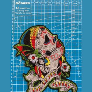 Catrina para ropa en tienda mexicana en Barcelona