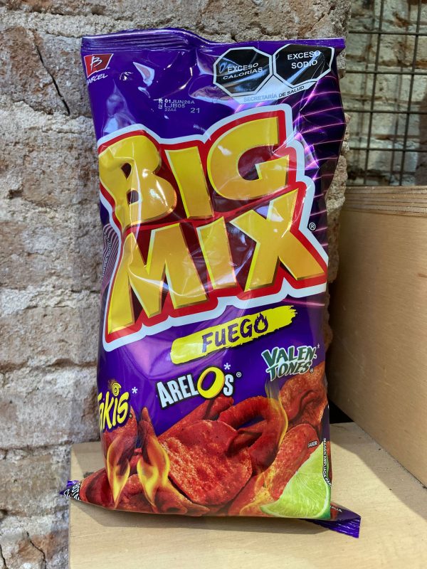 Bolsa de botana mexicana muy picante en tienda en Barcelona